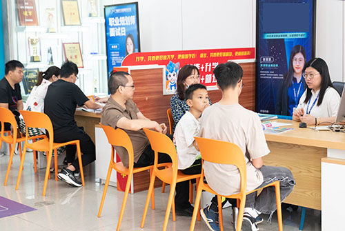 2026ÄêÕÐÉú»ðÈȽøÐÐÖÐ